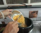 A picture of step 2 of Ragda Vadapav.