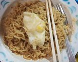 Foto langkah ke 5 dari resep Mie Goreng Telur.
