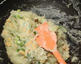 Foto langkah ke 2 dari resep Cucur Bawang Sosis.