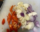 Foto langkah ke 2 dari resep Tongkol Tumis Cabe Hijau.