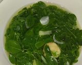 Foto langkah ke 4 dari resep Sayur bening daun kelor.