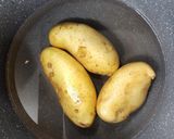 Foto del paso 1 de la receta: 🧀💣Bombas de papa al roquefort 💣🧀
