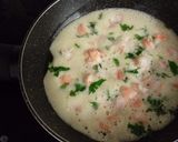 Foto del paso 2 de la receta Tortilla de cilantro y langostinos con ensalada de tomates rosas