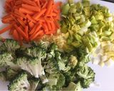 Foto del paso 2 de la receta: Tallarines con pechuga de pollo y verduras a la wok