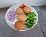 Foto langkah ke 1 dari resep Telur Dadar Bawang.