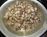 Foto langkah ke 2 dari resep Sop Kerang Kuah Kuning.