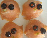 Foto del paso 5 de la receta: Timbal de salmón con ensaladilla de surimi y mostaza al vino