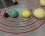 Foto langkah ke 5 dari resep Bapao karakter Alice in Wonderland.