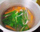 Hình bước làm 3 của món Canh xà lách cuộn