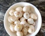 A picture of step 1 of DAHI MAKHANA..