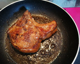 Foto del paso 3 de la receta: Chuleta de cerdo marinada