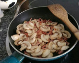 Foto del paso 1 de la receta: Macarrones a la Carbonara con Champiñones y Bacon