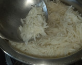 ரோட்டுக்கடை முட்டை ஃப்ரைடு ரைஸ் (Muttai fried rice recipe in tamil) ரெசிபி ஸ்டேப் 2 புகைப்படம்