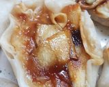 Foto del paso 5 de la receta: Rollos de hojaldre con crema pastelera y manzanas caramelizadas