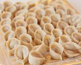Foto del paso 5 de la receta Shishbarak - Pasta fresca rellena de carne