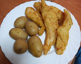 Foto del paso 2 de la receta: Tempura de gallo con papas cocidas con piel y mayonesa