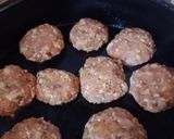 Foto del paso 3 de la receta: Hamburguesas de carne de cerdo y lentejas con papas casi al horno