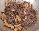 Foto langkah ke 7 dari resep Soun Hitam Goreng.