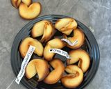 صورة لخطوة 8 من وصفة كوكيز الحظ 🥠 Fortune Cookies