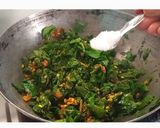 मुळयाच्या पानाची भाजी (mulyachya panachi bhaji recipe in marathi) रेसिपी स्टेप 5 फोटो 