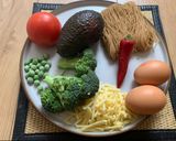 A picture of step 5 of Stir fried noodle with cheesy Tamagoyaki and grilled soysauce avocado.