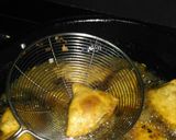A picture of step 7 of Aloo samosa.