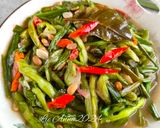 Foto langkah ke 7 dari resep Tumis Genjer Tauco Pedas.