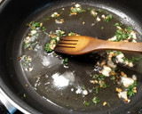 Foto del paso 2 de la receta: Rape en salsa de azafrán