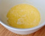 Hình bước làm 1 của món Bánh Chuối Hấp Nho Khô (Bằng Microware)