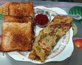 बटर रोस्टेड ब्रेड, अंडा आॅमलेट (anda omelette recipe in marathi) रेसिपी स्टेप 4 फोटो