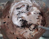 Foto del paso 4 de la receta: Helado de Nocilla con trocitos de chocolate