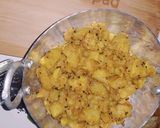 A picture of step 7 of Aloo ki bhujiya.