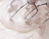 Foto del paso 3 de la receta: Magdalenas con Almendras "Cortadas"🧁🔪