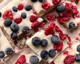 Foto langkah ke 6 dari resep Frozen Yogurt Bark (Frozen Yogurt Batang).