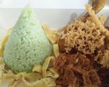 Foto langkah ke 3 dari resep Nasi Pandan Ayam Kremes.