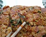 Foto langkah ke 8 dari resep Martabak mie sayur.