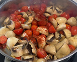 Foto del paso 3 de la receta: Tallarines con champiñones y tomates cherry