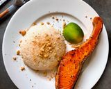 Hình bước làm 3 của món Cơm Cá Hồi Áp Chảo Muối Vừng