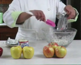Foto del paso 1 de la receta: Ensalada popurrí de manzanas