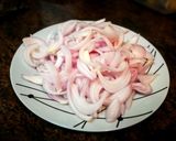Foto del paso 1 de la receta: Merlucitas sobre cama de verduras al horno