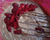 Foto langkah ke 4 dari resep Strawberry Muffins.