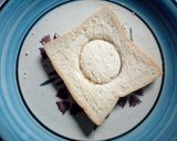 A picture of step 1 of Egg in a nest sandwich.