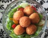 A picture of step 4 of Fried mozzarella balls.