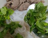 Foto langkah ke 7 dari resep Pho Bo Vietnam Noodles.