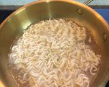 Gambar langkah 2 resipi Jjajangmyeon Instant.