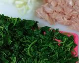 Foto langkah ke 1 dari resep Crustless Spinach Quiche.