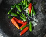 Foto langkah ke 3 dari resep Udang Goreng Asam Jawa.