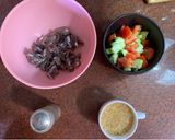 صورة لخطوة 1 من وصفة طبق صحي متكمل مكون من سردين 🐟 أرز 🍚 و خضار 🥒 🍅