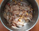 Hình bước làm 1 của món Cá mai nấu dưa cải chua