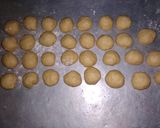Foto langkah ke 4 dari resep Donat Maizena ekonomis.
